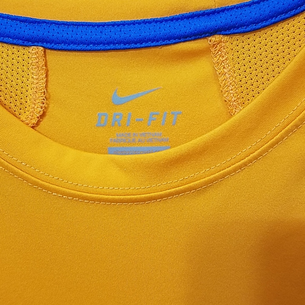Nike Dri-Fit Tshirt Kids XL - Picture 3 of 5